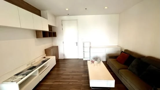 Urgent sale! The Room Sathorn-Taksin condo. Large, comfortable units with ample living space. Book yours now!