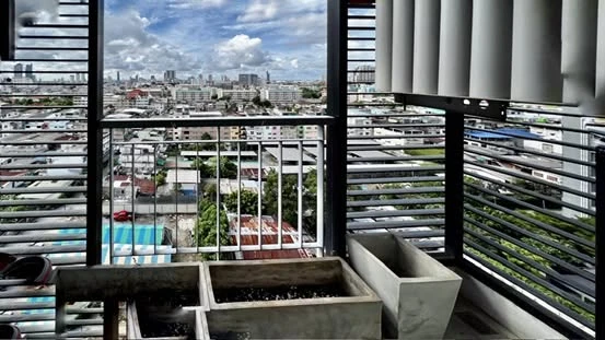 Urgent sale! The Room Sathorn-Taksin condo. Large, comfortable units with ample living space. Book yours now!