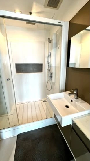 Urgent sale! The Room Sathorn-Taksin condo. Large, comfortable units with ample living space. Book yours now!