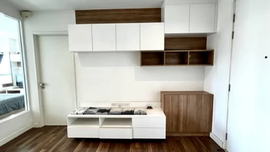 Urgent sale! The Room Sathorn-Taksin condo. Large, comfortable units with ample living space. Book yours now!