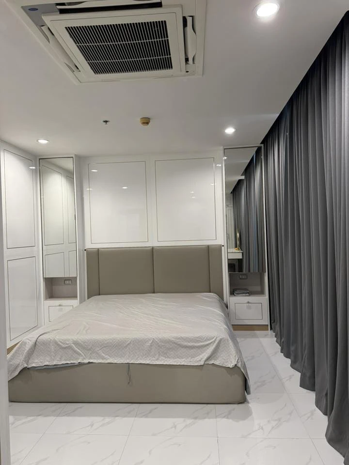 Condo for sale: The Sky Sukhumvit. Large, comfortable room with usable space. Come and own it now. Don't miss out!