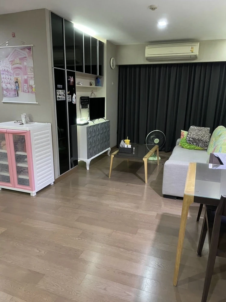 Urgent sale! Thru Thonglor Condo, large room, comfortable living, plenty of living space. Come and reserve yours today!