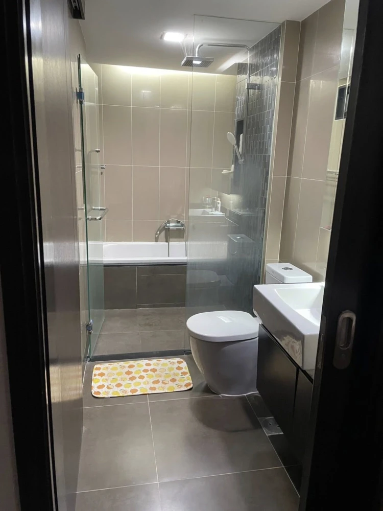 Urgent sale! Thru Thonglor Condo, large room, comfortable living, plenty of living space. Come and reserve yours today!