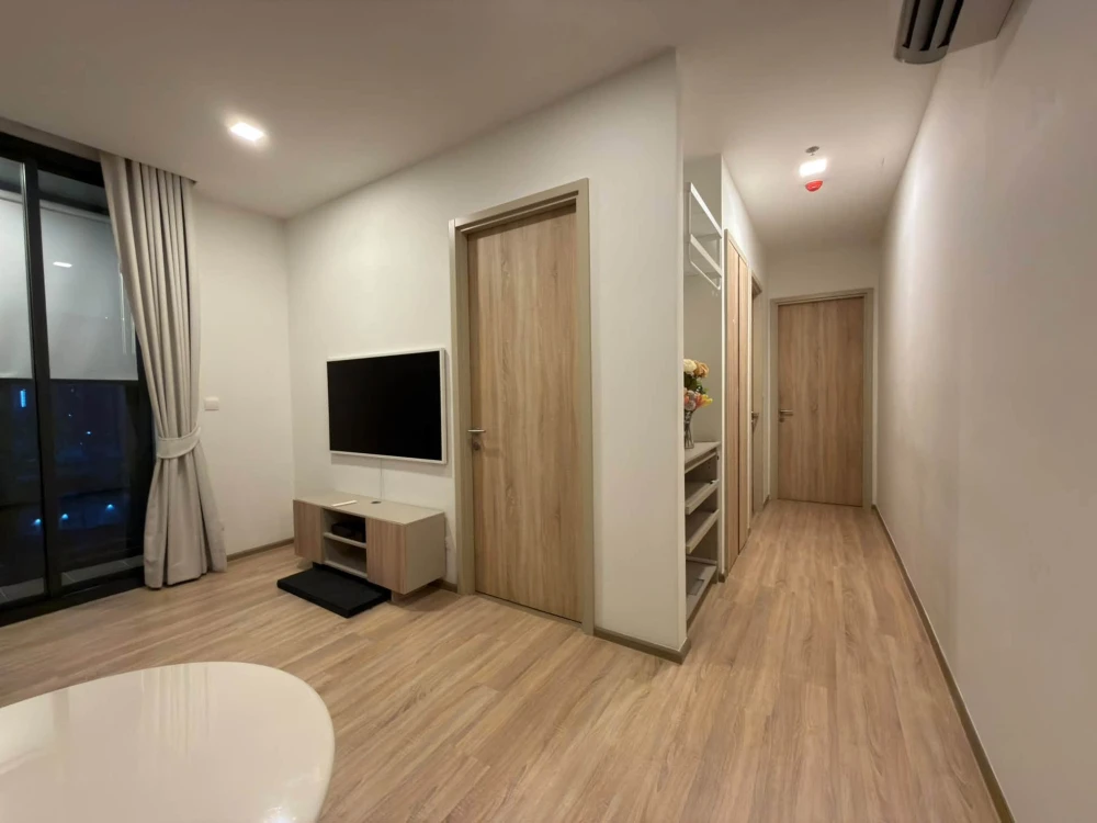 Urgent sale! XT Phayathai condo—spacious, comfortable, and offering ample living space. Fully equipped with complete facilities. Snap it up now!