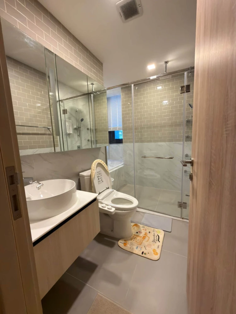 Urgent sale! XT Phayathai condo—spacious, comfortable, and offering ample living space. Fully equipped with complete facilities. Snap it up now!