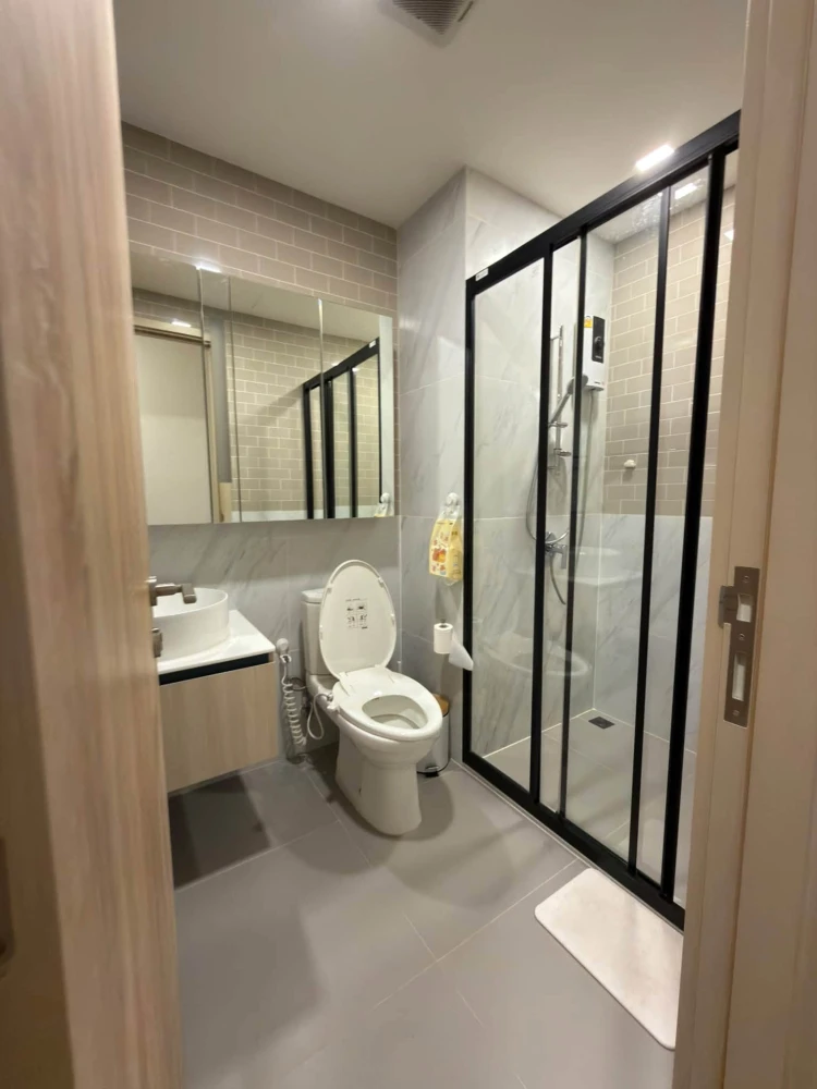 Urgent sale! XT Phayathai condo—spacious, comfortable, and offering ample living space. Fully equipped with complete facilities. Snap it up now!