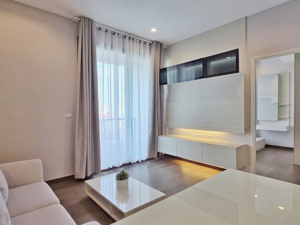 Urgent sale! Condo Q Asoke, spacious room, comes with usable space, great price, hurry and reserve now!