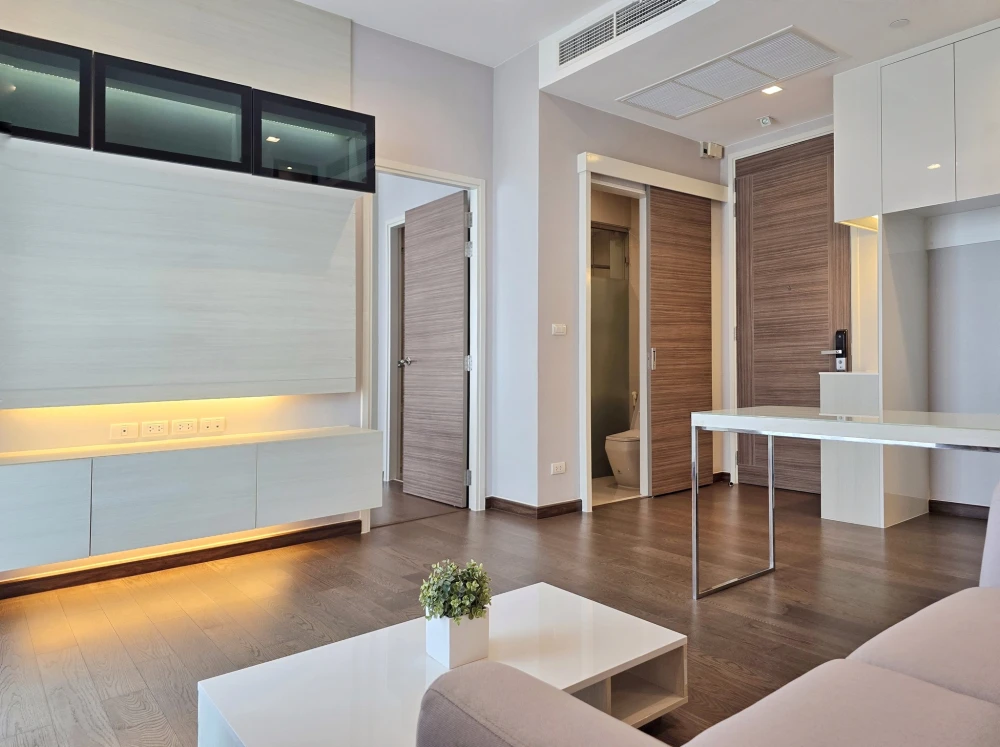 Urgent sale! Condo Q Asoke, spacious room, comes with usable space, great price, hurry and reserve now!