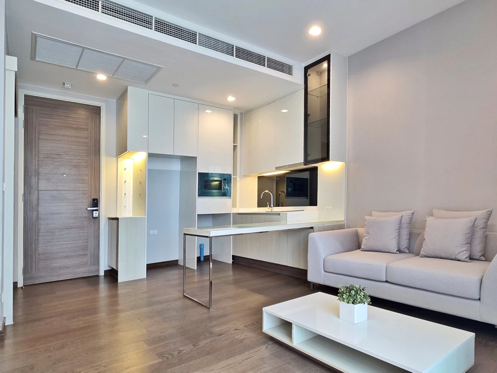 Urgent sale! Condo Q Asoke, spacious room, comes with usable space, great price, hurry and reserve now!