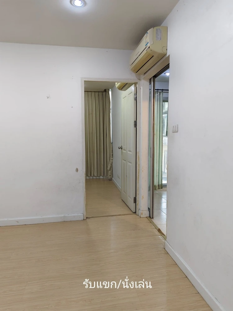 Urgent sale! Zenith Place Condo at Huai Khwang, empty room, reasonable price. Hurry and come and reserve your ownership today.