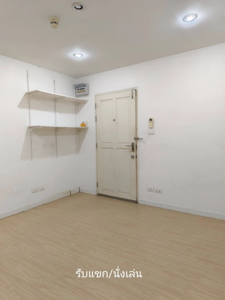 Urgent sale! Zenith Place Condo at Huai Khwang, empty room, reasonable price. Hurry and come and reserve your ownership today.