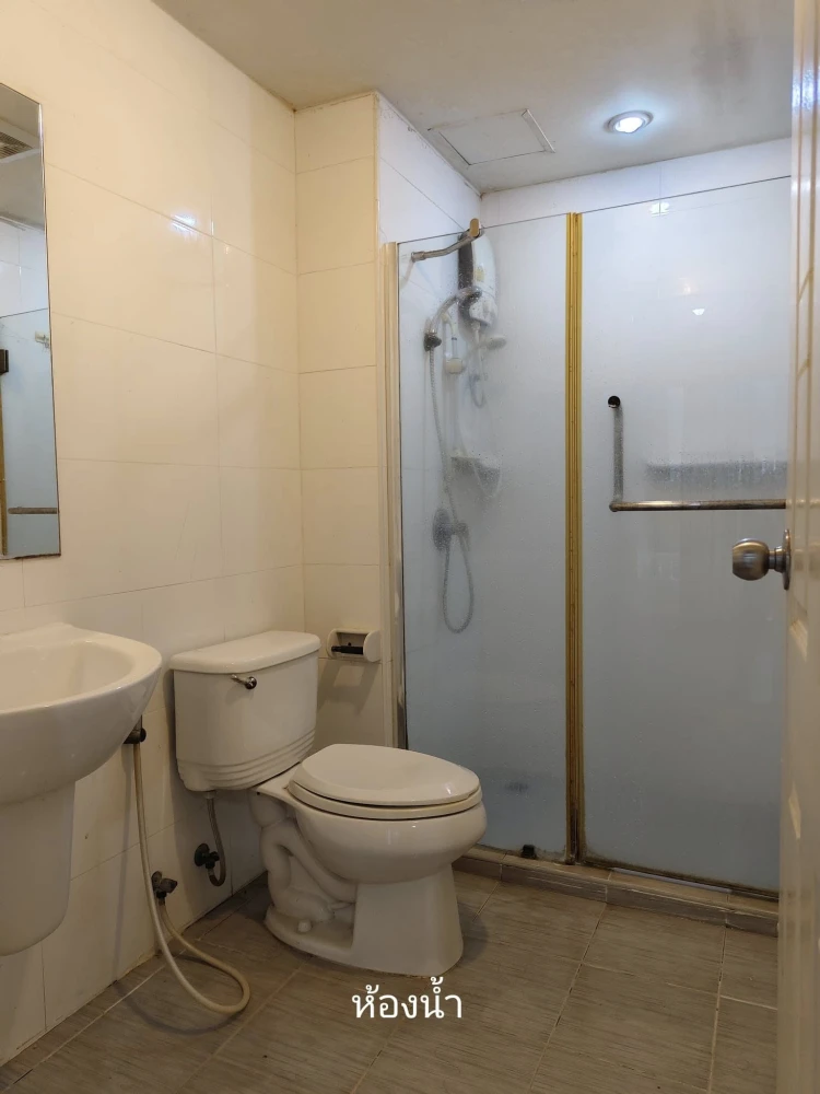 Urgent sale! Zenith Place Condo at Huai Khwang, empty room, reasonable price. Hurry and come and reserve your ownership today.