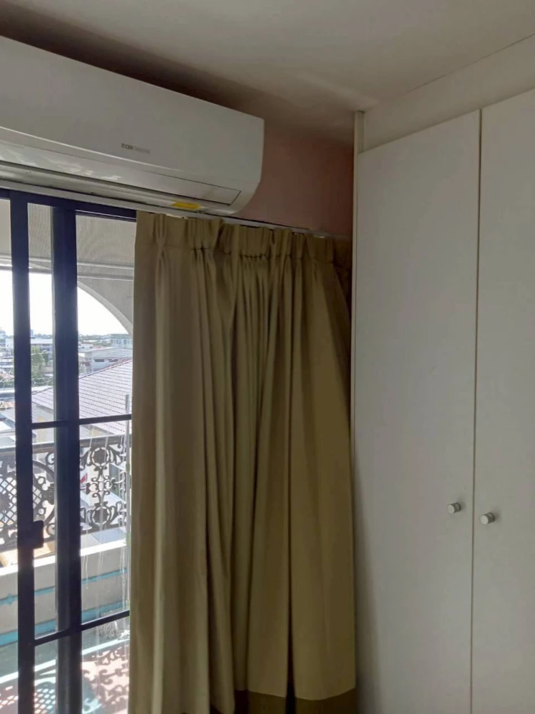 Urgent sale! Condo Champs Elysees Chaengwattana. Spacious unit with ample usable space. Great value. Own it today!