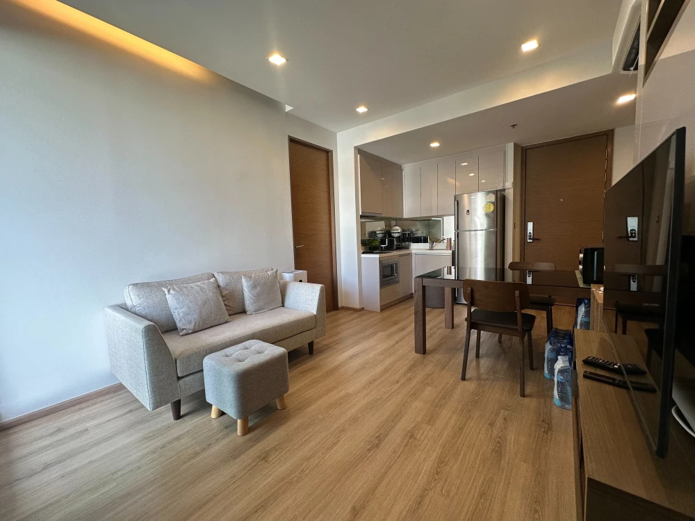 Condo for sale/rent: The Address Sathorn, 8th floor, MahaNakhon view, beautifully decorated and ready to move in. Don't miss it!!