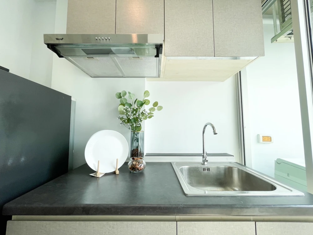 Urgent sale!! Niche ID Condo Seri Thai-Wongwaen, 2nd floor, Building C, fully furnished, just bring your bags and move in. Hurry and book now!!