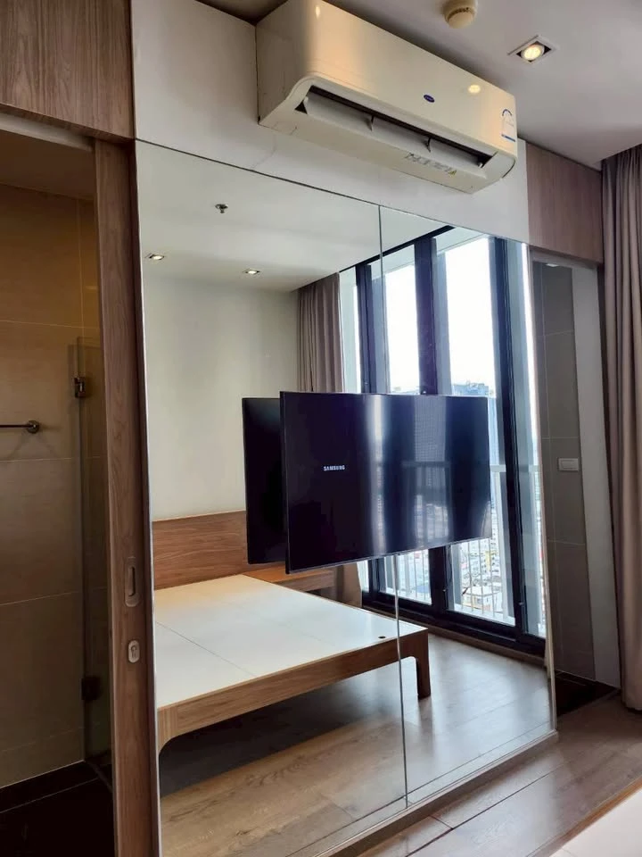 Urgent sale!! Park 24 Origin Phrom Phong Condo, high floor studio unit with beautiful views and full amenities. Ready to move in! Reserve now!!
