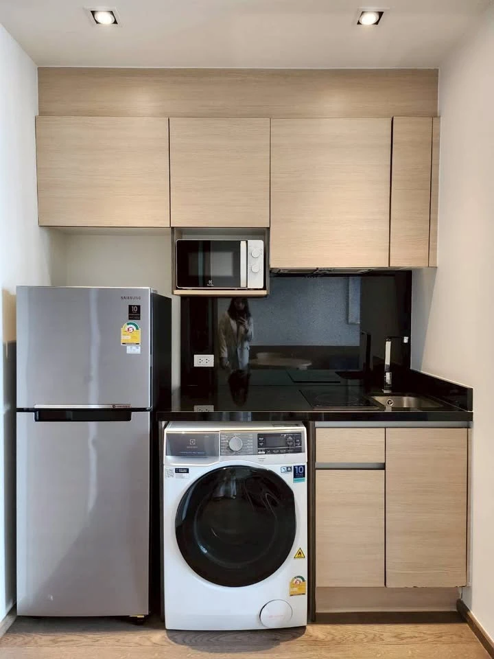 Urgent sale!! Park 24 Origin Phrom Phong Condo, high floor studio unit with beautiful views and full amenities. Ready to move in! Reserve now!!