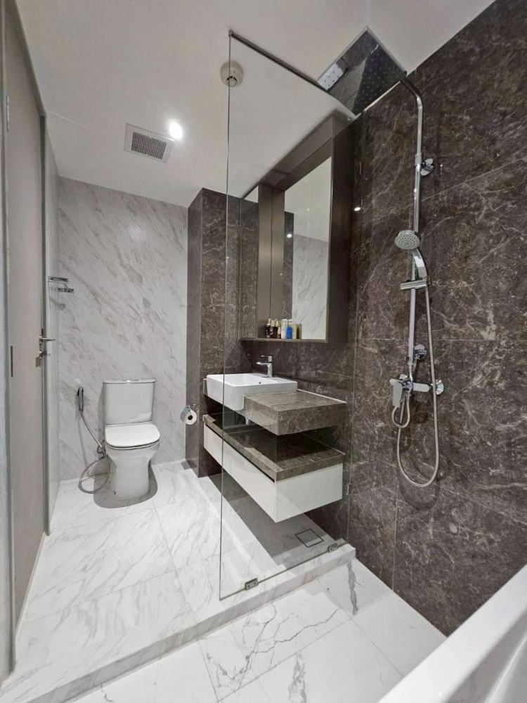 Urgent sale!! Finn Asoke Condo, 3rd floor, Building B, fully furnished, ready to move in. Don't wait! Reserve now!!