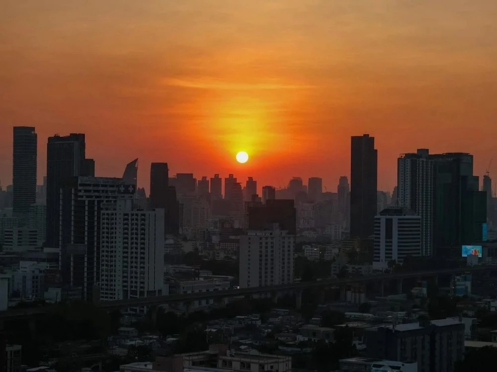 Urgent sale!! Condo Fuse Mobius Ramkhamhaeng Station, 23rd floor, Building B, swimming pool view, beautiful room, good price, don't miss it!!