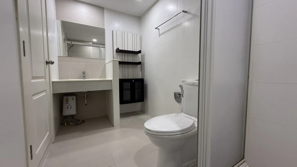 Urgent sale! Condo U Sabai Rama 4 - Kluai Nam Thai, empty room, not too expensive. Those who want to decorate their room, hurry and reserve it.