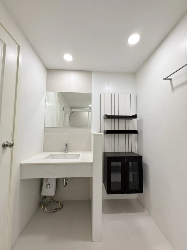 Urgent sale! Condo U Sabai Rama 4 - Kluai Nam Thai, empty room, not too expensive. Those who want to decorate their room, hurry and reserve it.