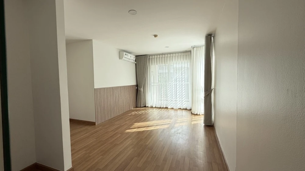 Urgent sale! Condo U Sabai Rama 4 - Kluai Nam Thai, empty room, not too expensive. Those who want to decorate their room, hurry and reserve it.
