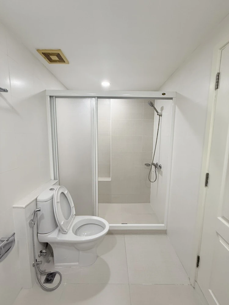 Urgent sale! Condo U Sabai Rama 4 - Kluai Nam Thai, empty room, not too expensive. Those who want to decorate their room, hurry and reserve it.