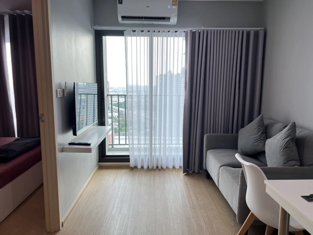 Urgent sale!! Rich Park Triple Station Condo, 33rd floor, beautiful room, fully furnished, ready to move in. Don't miss out!!
