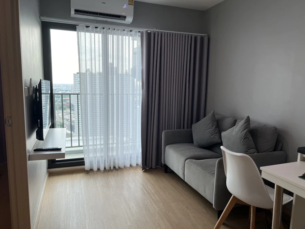 Urgent sale!! Rich Park Triple Station Condo, 33rd floor, beautiful room, fully furnished, ready to move in. Don't miss out!!