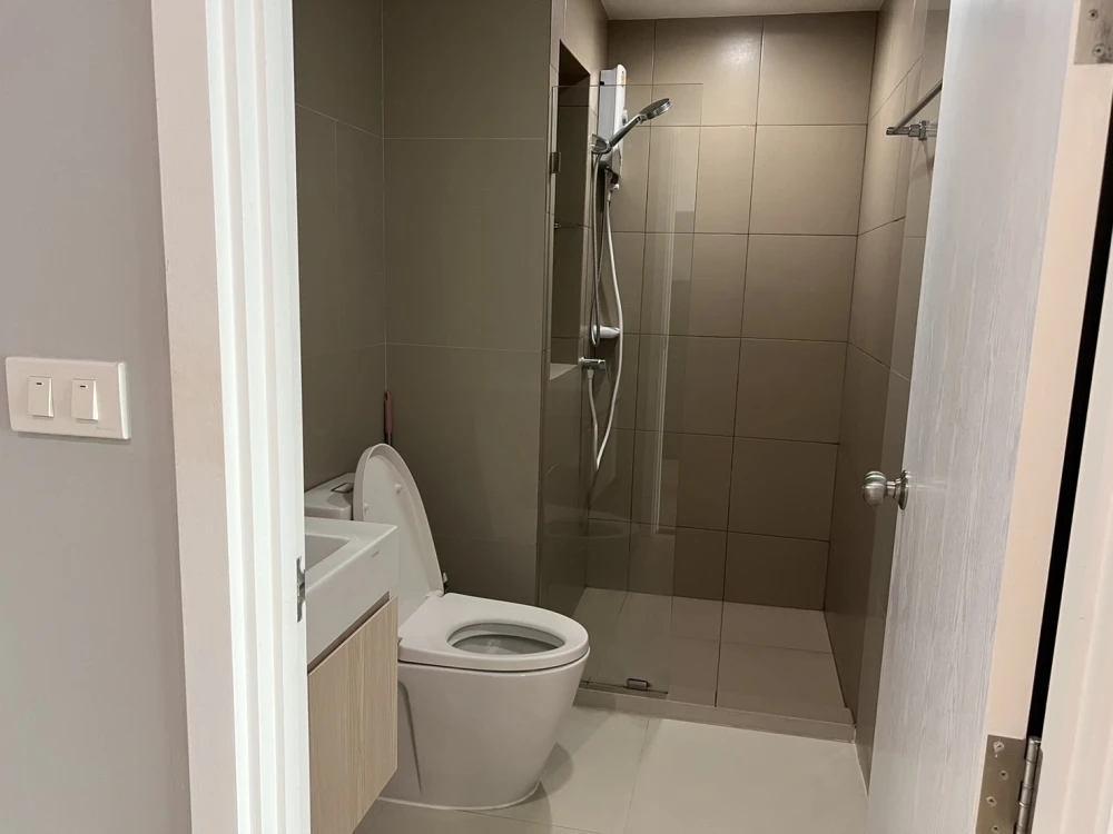 Urgent sale!! Rich Park Triple Station Condo, 33rd floor, beautiful room, fully furnished, ready to move in. Don't miss out!!