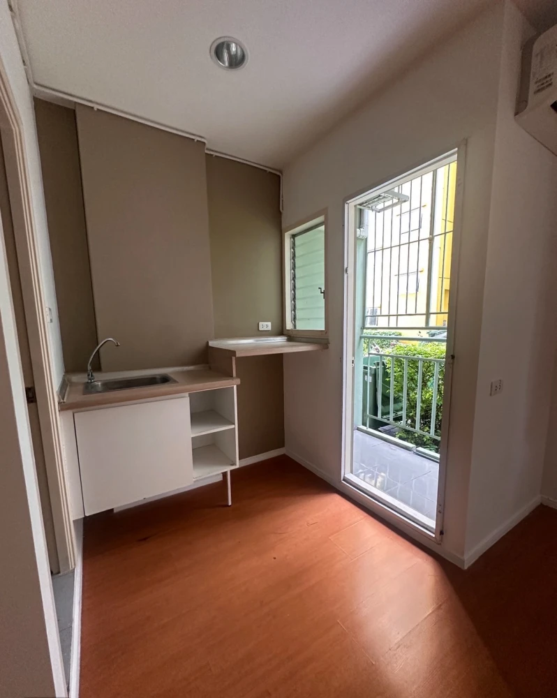 Urgent sale!! Lumpini Township Condo, Rangsit, Khlong 1, 1st floor, Building E3, empty room, ready to move in, hurry up and book now, don't miss out!!