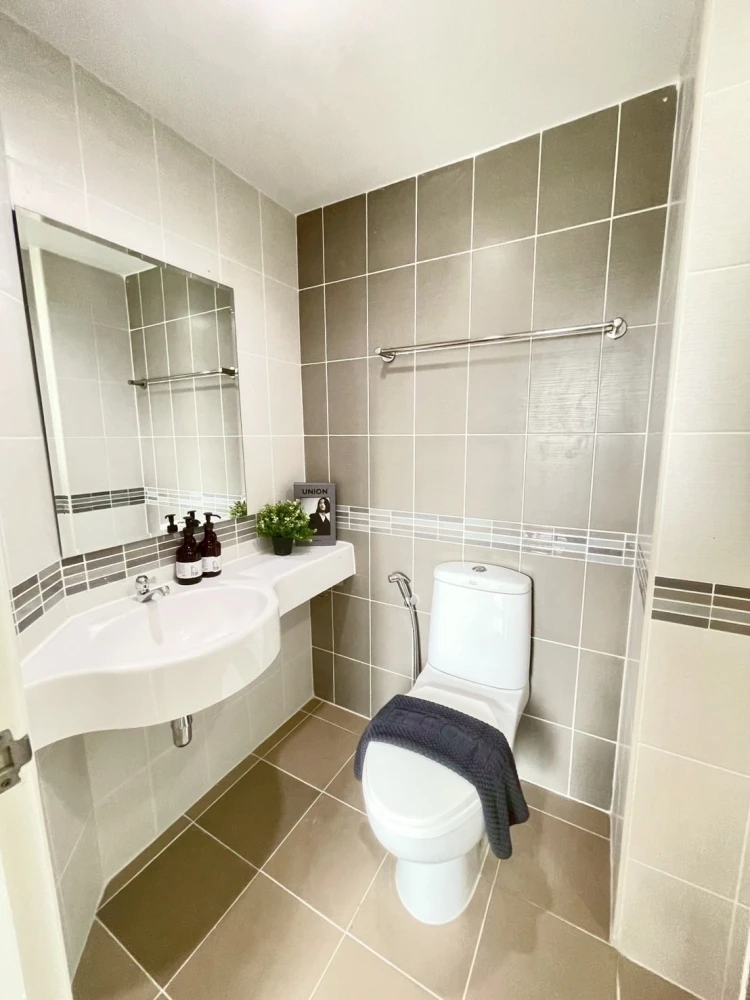Urgent sale!! Lumpini Park Rama 9-Ratchada Condo, 7th floor, Building A, beautiful unit, fully furnished, ready to move in. Don't miss out!!