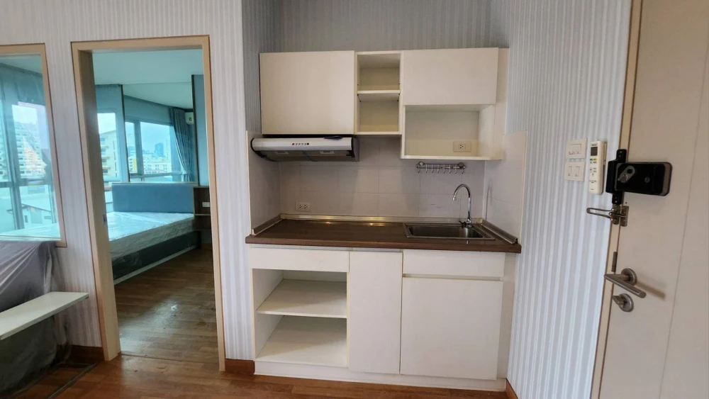 Urgent sale!! Lumpini Park Vibhavadi-Chatuchak Condo, 6th floor, garden view, beautiful room, fully furnished, ready to move in. Don't miss out!!