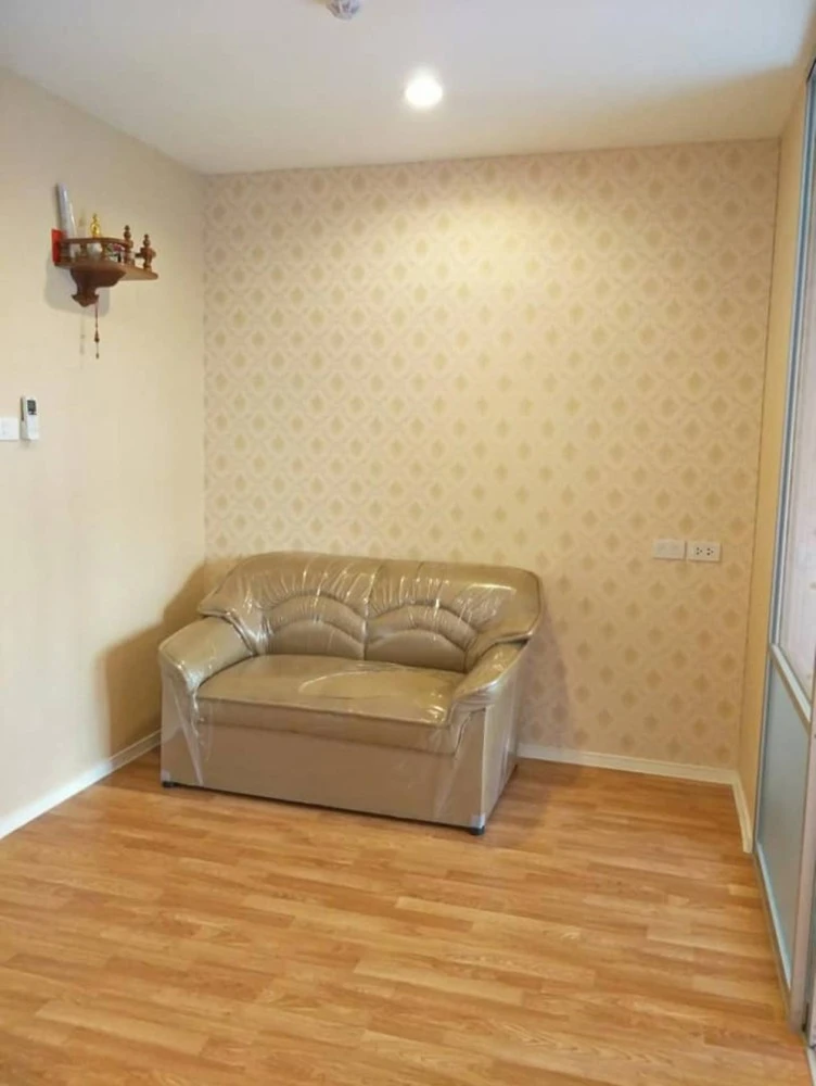 Urgent sale! Lumpini Mix Condo Theparak - Srinakarin, room with good wallpaper, reasonable price, buy now!