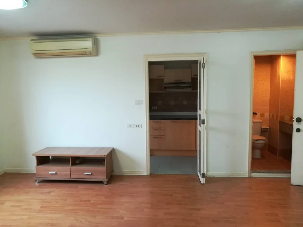Urgent sale!! Lumpini Ville Condo, Phra Mae Mari - Sathorn, 8th floor, Building A, nice room, good price, hurry up and book now!!