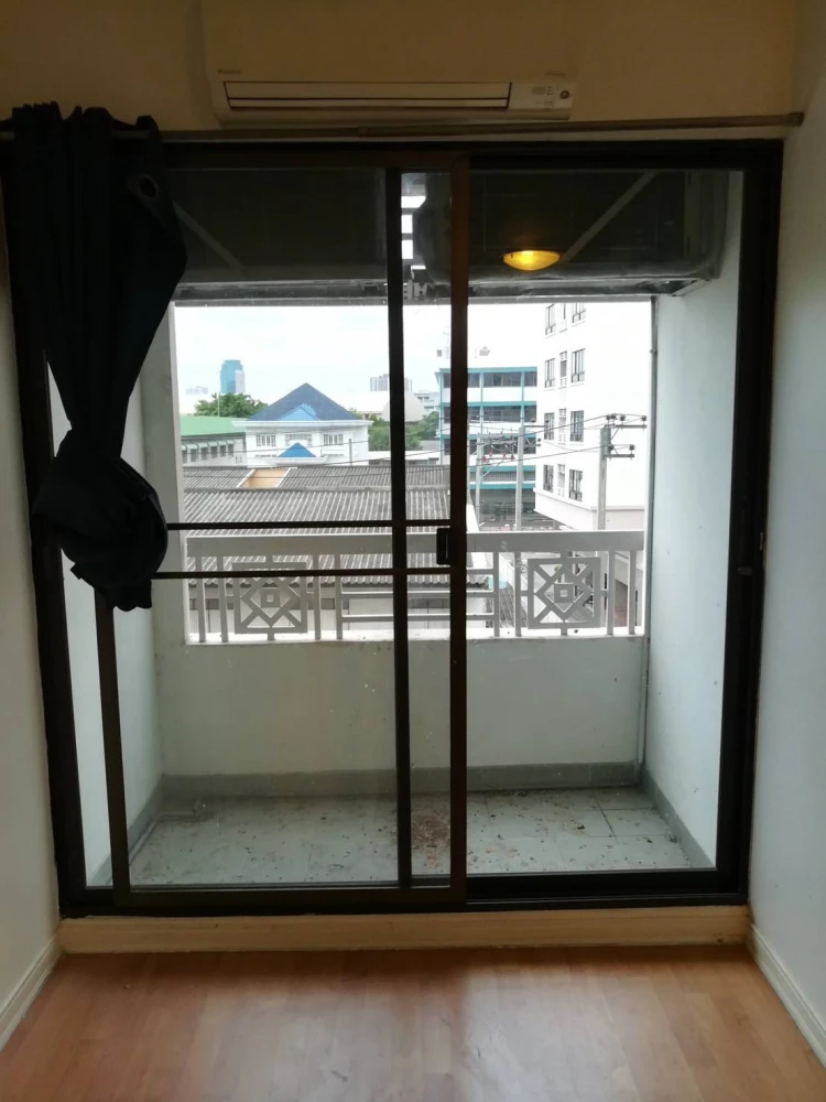 Urgent sale!! Lumpini Ville Condo, Phra Mae Mari - Sathorn, 8th floor, Building A, nice room, good price, hurry up and book now!!