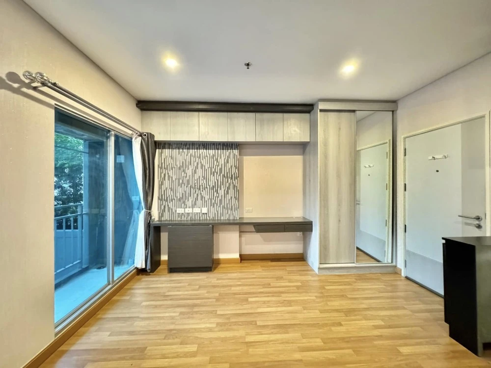 Urgent sale! Lumpini Place Condo, Rama 3 - Riverine, beautiful room, next to the garden, city view, very private, buy now!