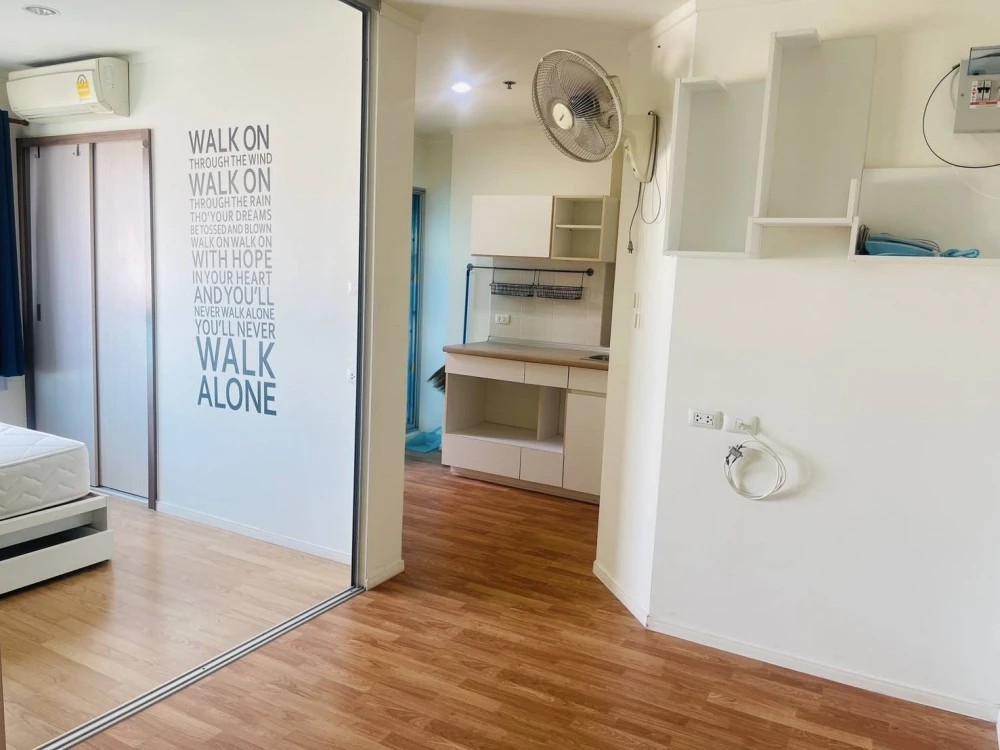 Urgent sale! Lumpini Mega City Bangna Condo, corner room with privacy. Everything is complete here. Come and own it today.