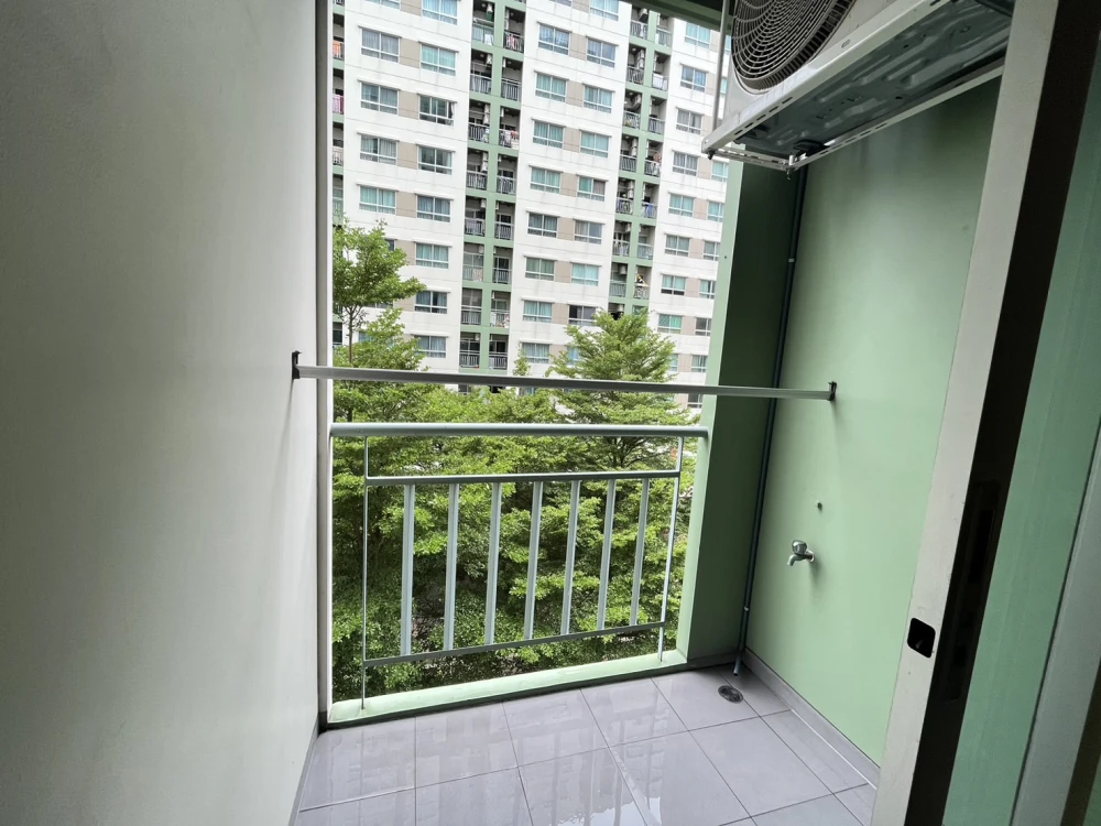 Urgent sale, Lumpini Park Condo Nawamin-Sri Burapha, 4th floor, garden view, decorated and ready to move in. Buy now, don't wait.