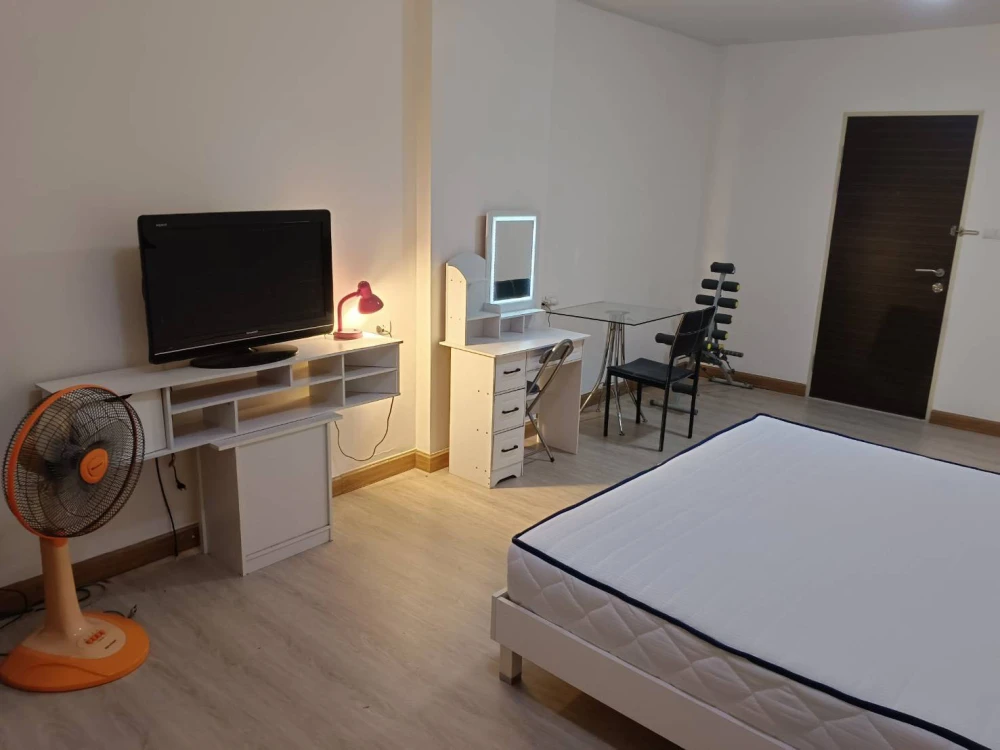 Urgent sale!! Supalai City Resort Ramkhamhaeng Condo, 2nd floor, Building B, comes with complete decorations. Book now, hurry!!