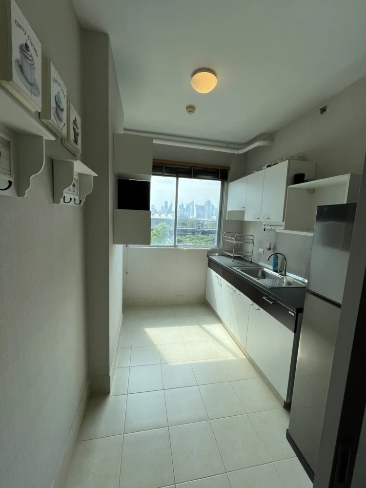 Urgent sale!! Condo Supalai Park Asoke-Ratchada, 6th floor, city view, fully furnished, ready to move in, don't miss it!!