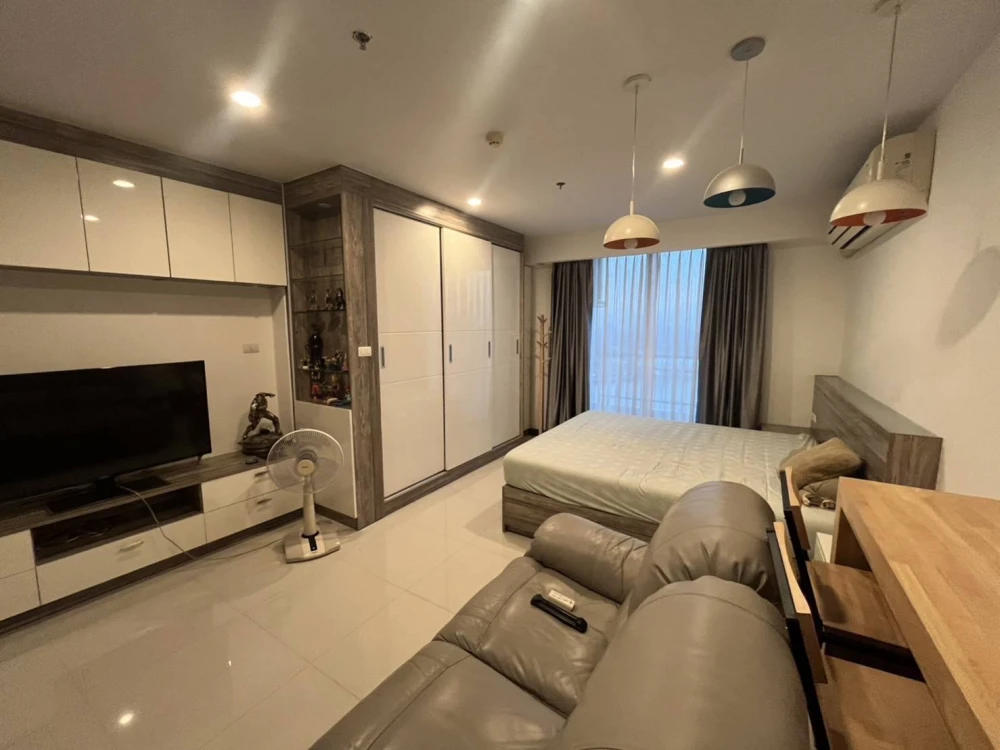 Urgent sale, Supalai Prima Riva condo, Chao Phraya River view, with balcony, built-in furniture in the whole room, buy now