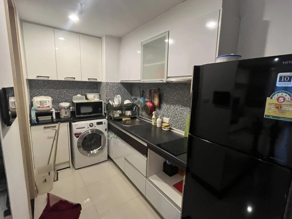 Urgent sale, Supalai Prima Riva condo, Chao Phraya River view, with balcony, built-in furniture in the whole room, buy now