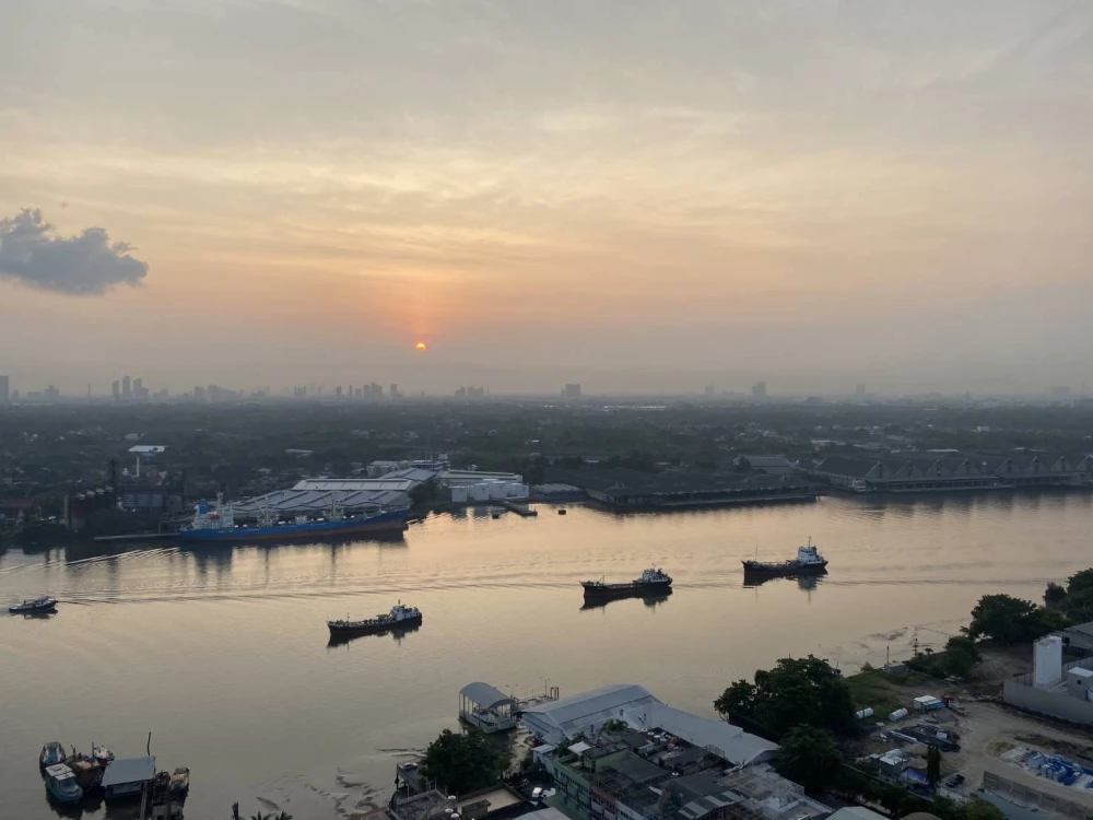 Urgent sale, Supalai Prima Riva condo, Chao Phraya River view, with balcony, built-in furniture in the whole room, buy now