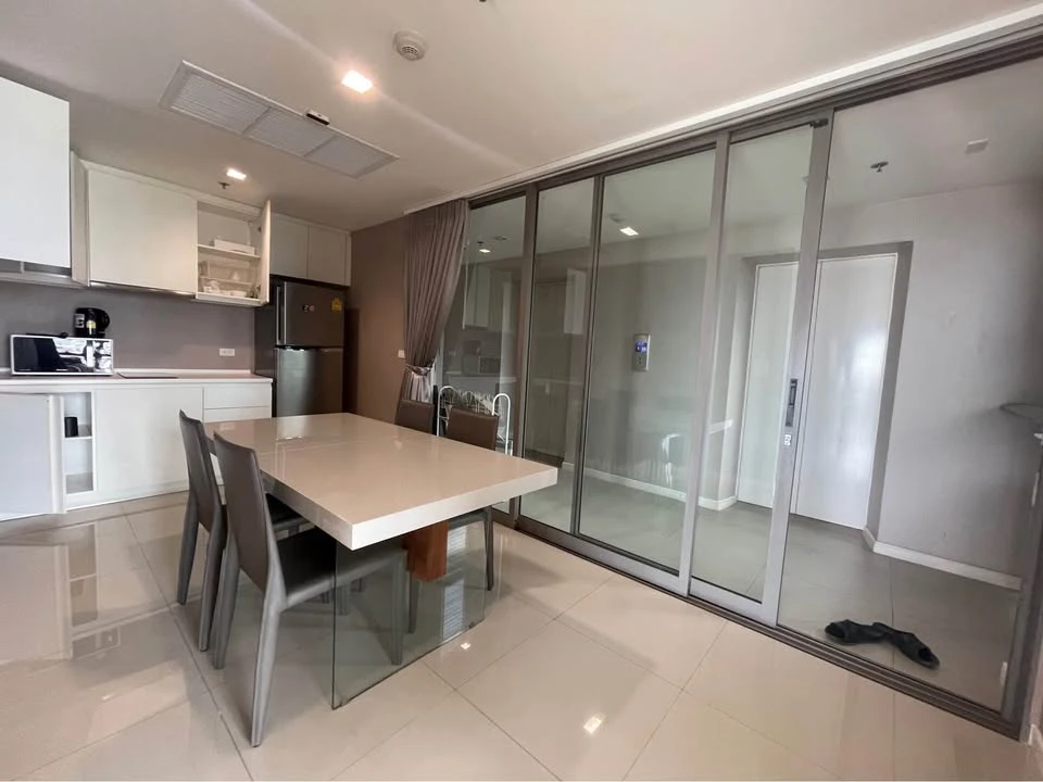 Condo for sale urgently, Starview, spacious room, great usable area, great price, don't miss it.