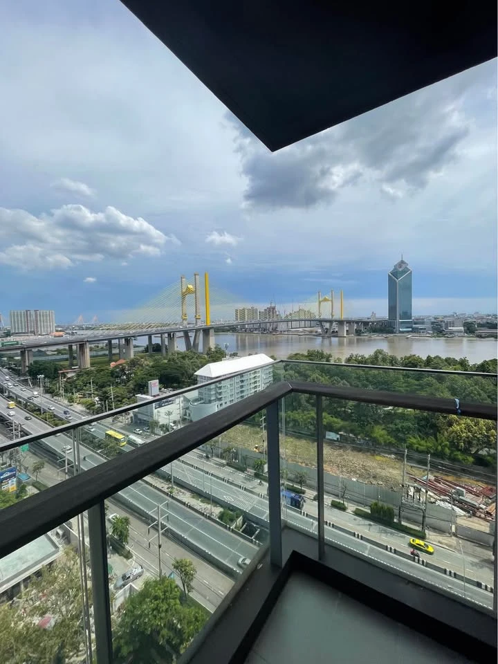 Condo for sale urgently, Starview, spacious room, great usable area, great price, don't miss it.