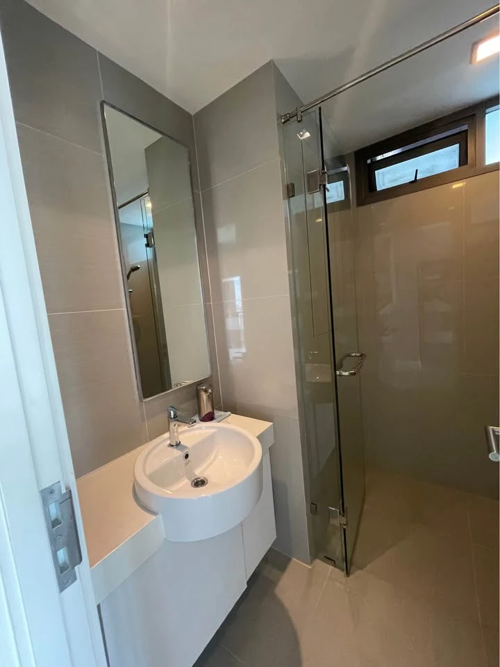 Condo for sale urgently, Starview, spacious room, great usable area, great price, don't miss it.
