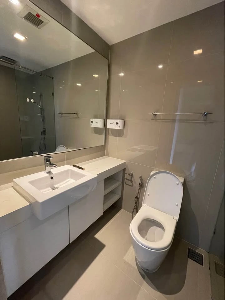 Condo for sale urgently, Starview, spacious room, great usable area, great price, don't miss it.