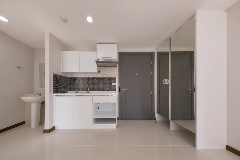 Urgent sale! Condo Element Srinakarin, 2 bedrooms, 2 bathrooms, 6th floor, affordable price. Room decorating lovers, don't miss out.