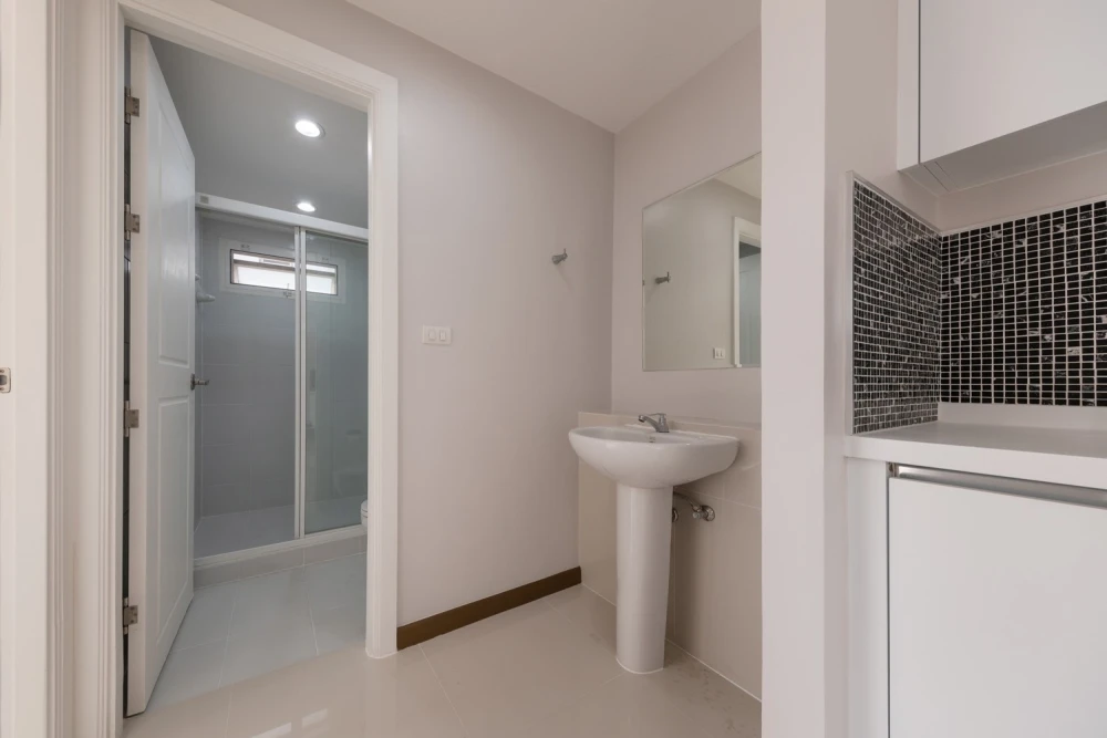 Urgent sale! Condo Element Srinakarin, 2 bedrooms, 2 bathrooms, 6th floor, affordable price. Room decorating lovers, don't miss out.